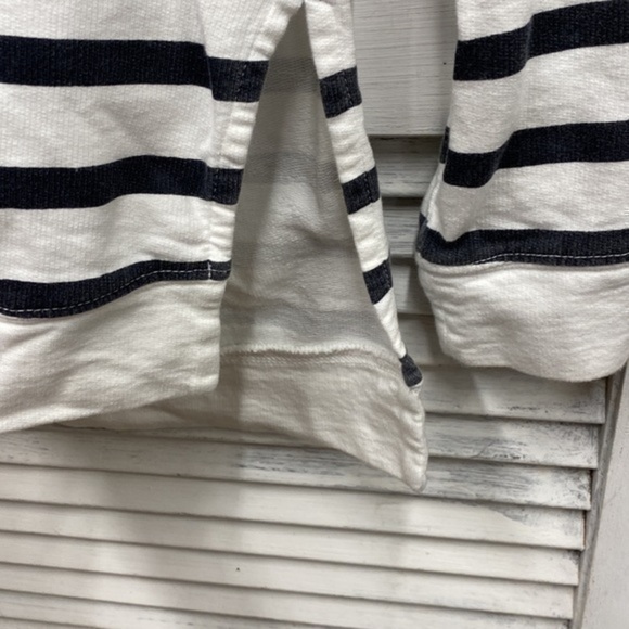 Crown & Ivy Navy Stripe Palm Pull Over size Medium - Picture 4 of 5